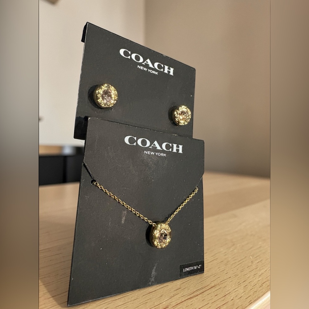 Coach Coach Open Circle Jewelry Set in Gold - Picture 2 of 3